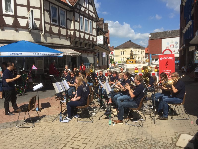 Konzert zwischen Bauernmarkt und Baustelle