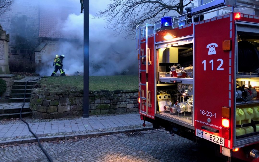 Feuer – brennendes Stroh an der Margarethenkirche