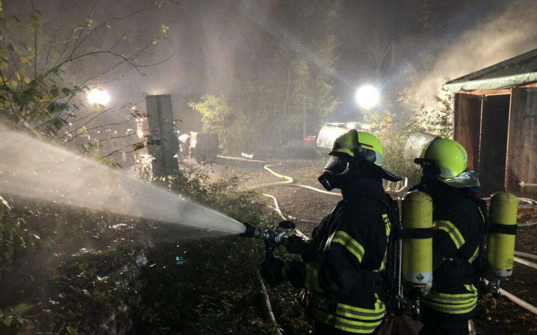 Nachtübung 2021: Brandeinsatz im dunklen Gehrdener Berg simuliert