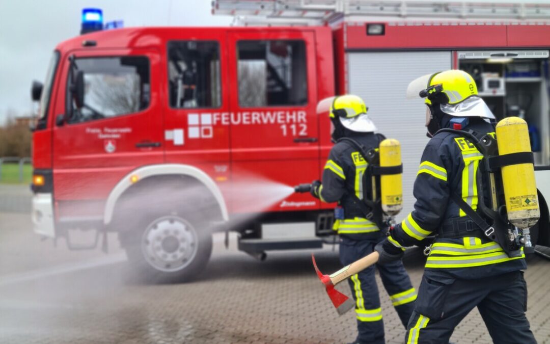 Feuer – brennende Wahlplakate