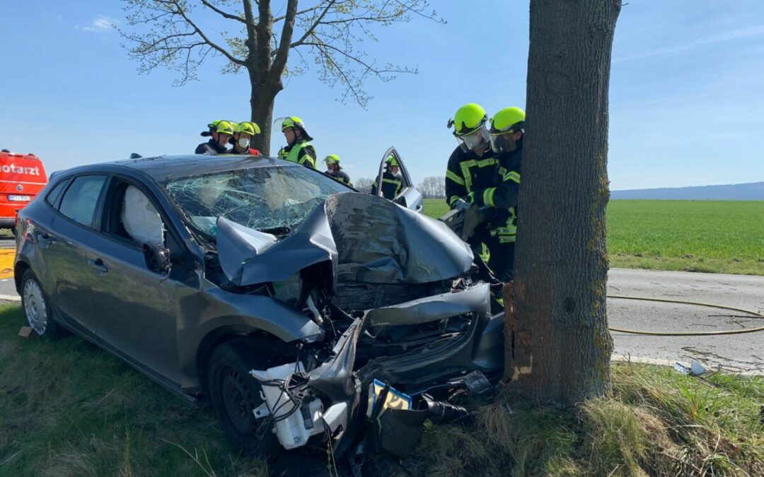 Hilfeleistung – Verkehrsunfall mit eingeklemmter Person