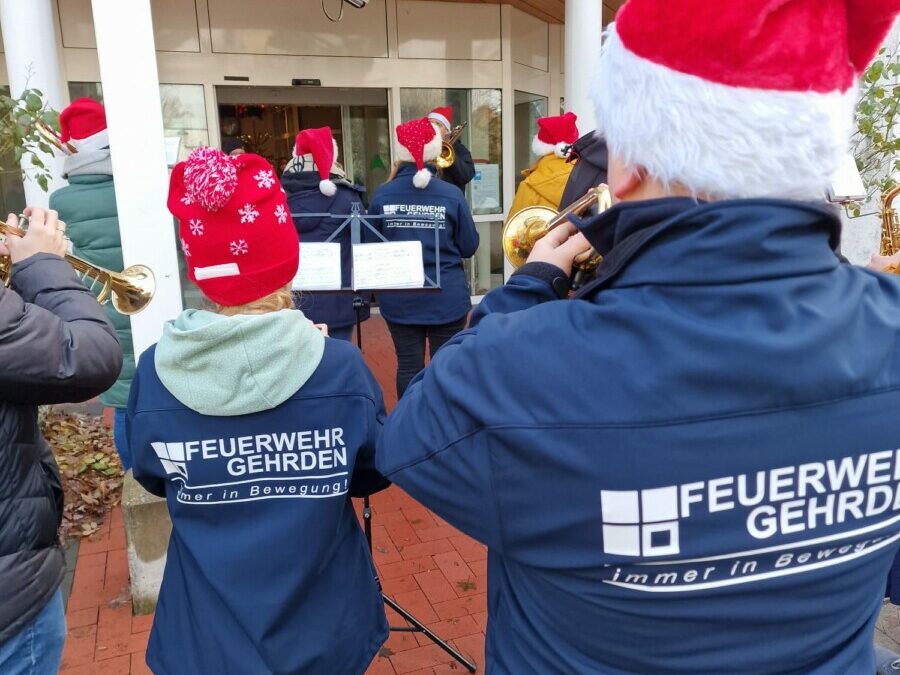 Musikzug verbreitet weihnachtliche Stimmung am Heiligabend