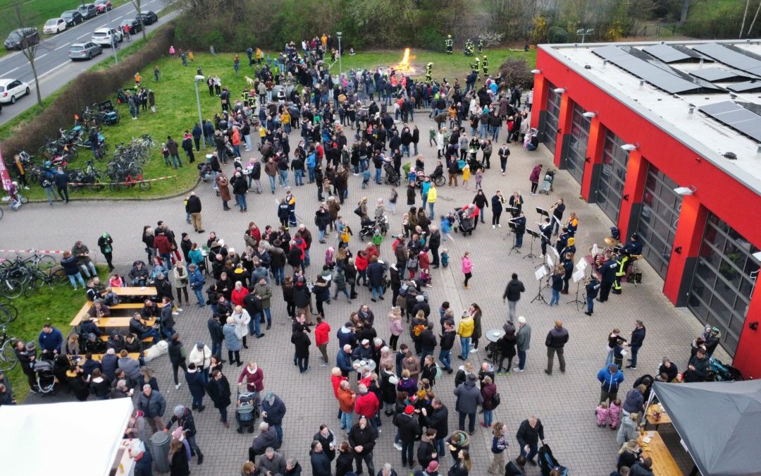 Nach drei Jahren Coronapause – Endlich wieder traditionelles Osterfeuer am Feuerwehrhaus