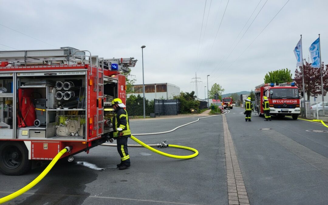 Einsatzübung: Feuer in Holzgroßhandlung