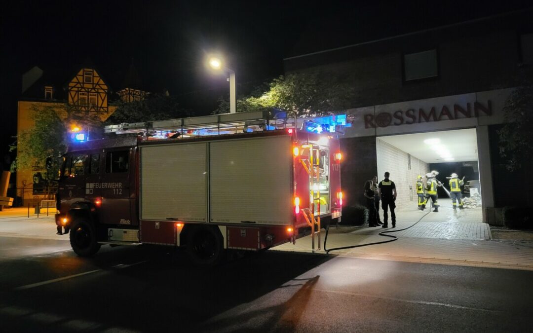 Feuer – brennende Zeitungen