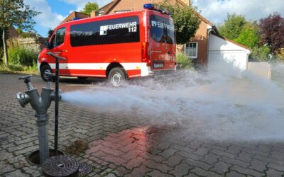 Löschwasserhydranten in der Kernstadt geprüft – parkende Fahrzeuge blockieren die Entnahmestellen