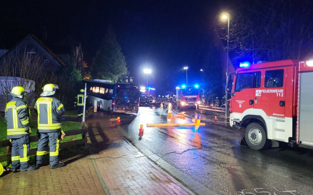 Hilfeleistung – Verkehrsunfall mit Linienbus
