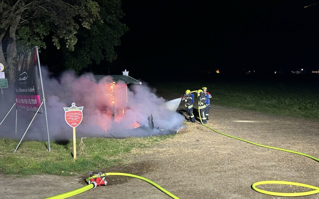 Feuer – brennender Verkaufsstand