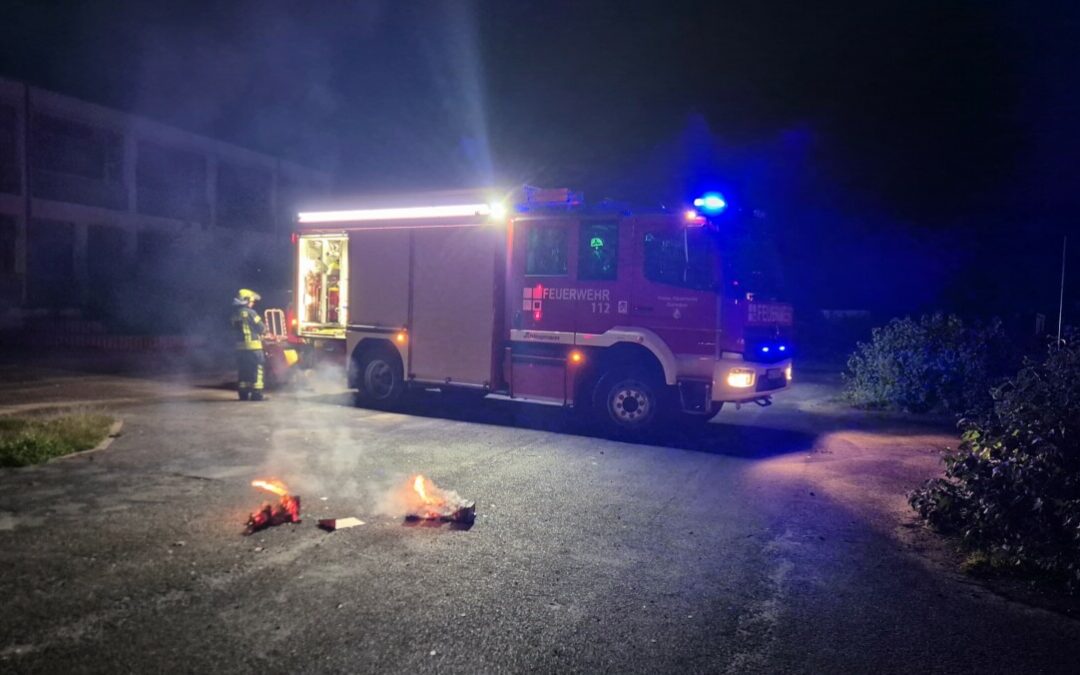 Feuer – brennende Feuerwerksreste