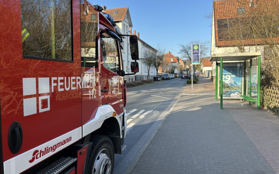 Feuer – qualmender Müllbehälter