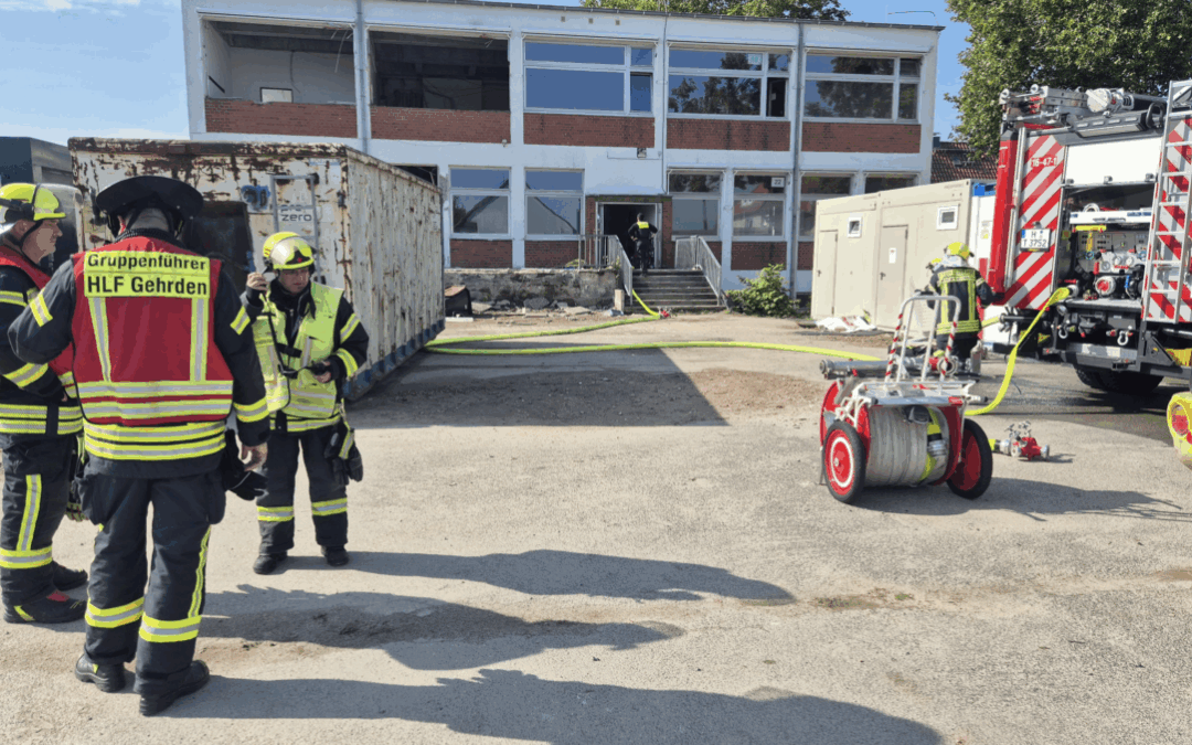 Feuer – Feuerschein im ehemaligen Grundschulgebäude