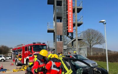 Praxisnahe Ausbildung: Rettungsdienst übt bei der Feuerwehr